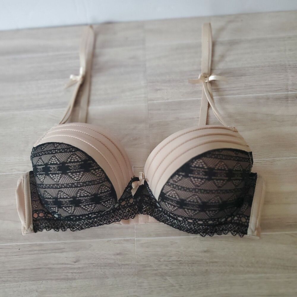 Jezebel B5030 Padded Push Up Bra 34B Nude Black Stitch Bows